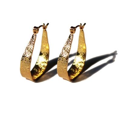 China FASHIONABLE high quality women's chic brass jewelry thick gold plated texture vintage geometric lava hammer circle U-shaped chunky earrings for sale