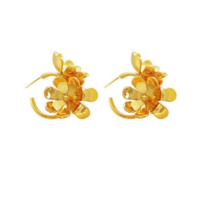 China 2022 FASHIONABLE French Elegant Metallic Floral Stud Earrings Ladies Thick Brass for sale