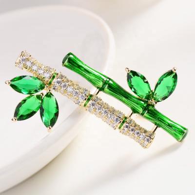 China 2022 Autumn New Chinese Style Ladies' Bamboo Brooch Wholesale Elegant Green Green Enamel Zirconia Brass for sale