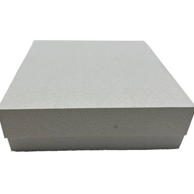 China Recyclable Hotstamped Logo Color Magnet Foldable Gift Box With Foldable Gray Paper Packaging Box for sale