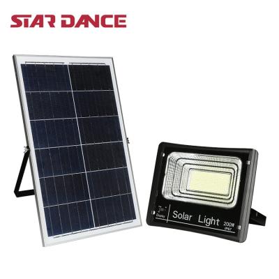 China Sports Stadiums Ip67 25w 40w 60w 120w 200w Intelligent Aluminum Remote Control Waterproof Solar Flood Light for sale