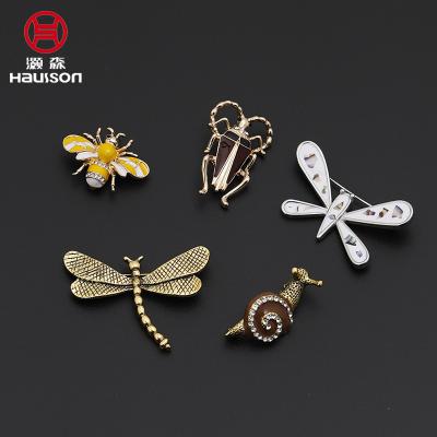 China Chinese Factory Hot Sale diamond enamel metal Insect jewelry pins rhinestone crystal snail brooch for sale