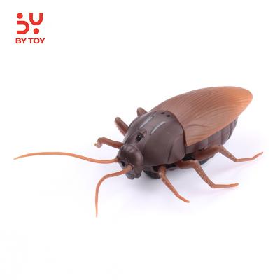 China Halloween Decoration Halloween Prank RC Cockroach Roach Insect Remote Control Toys For Decoration Funny Game for sale