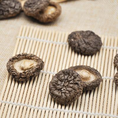 China Cheap Wholesale 3-4cm Shiitake Dried Delicious Shiitake Mushroom 1kg for sale