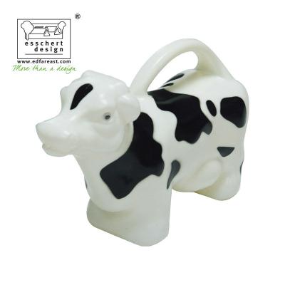 China 2021 Newest Water Plants Garden Cow Shape Plastic Watering Can For Promotional 1.1L (Patent No.CN2006300701845) for sale