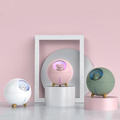 China 2021New Cute Car Trend Planet Humidifer Buld 220ML Mist Machine Humdifier Water Hocl Personal Humidifier for sale