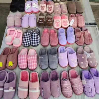 China 2022 winter new fashion couples mixed warm slipper fashion trend with fur comfortable cheap wholesale casual design for adults TH1216 for sale