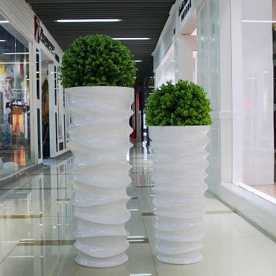 China Modern Flower Pot Flower Pot with Fiberglass Planter Pots Holding Decoration for Garden or Mall for sale