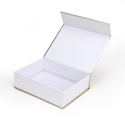 China Recyclable Flap Lid Packaging Cardboard Bespoke Magnetic Closure Gift Box for sale