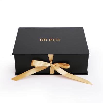 China Wedding Dress Recyclable Paper Magnetic Folding Gift Box With Ribbon for sale