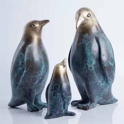 China Europe Crafts Supplier Bronze Penguin Products Sculpture Metal Pure Copper Material For Home Decor for sale