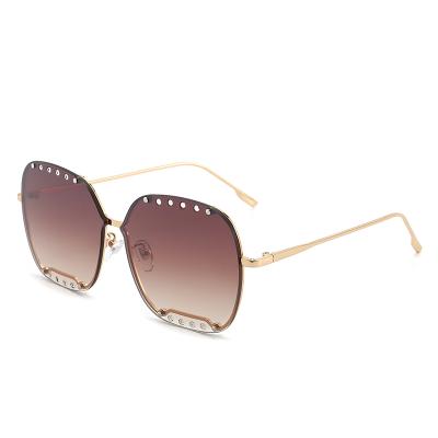 China 2022 Square Fashion Women Metal Sun Glass Diamonds Luxury Square Sunglasses for sale