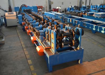 China A auto largura ajusta o rolo do Purlin que forma a máquina Purlins de 100 - de 400mm CZ produzindo o uso à venda