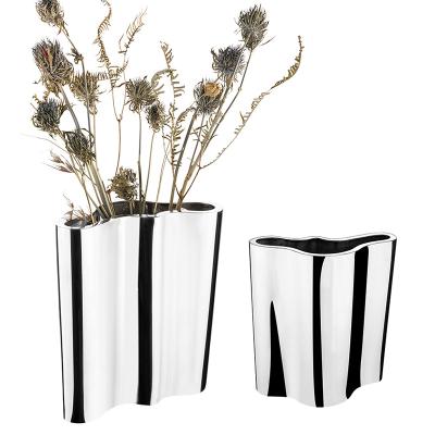 China Modern Flower Vase Customized Light Luxury Mirror Silver Vase Dried Stainless Steel Flower Vase Ornament Restaurant Table Hotel Deco for sale