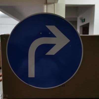 China Street Aluminum Plate Road Traffic Sign Diamond Grade Reflective Film Metal Left Right Arrow Direction Indication Sign Board à venda