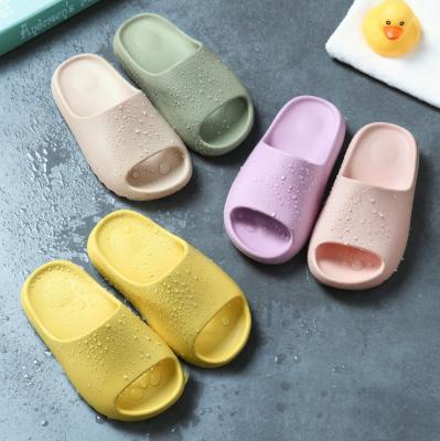 China Round Summer Kids Shoes Beach Slipper Slides Candy Color Thick Bottom Yeezy Slippers Flip Flops Slides Footwear House for Girls and Boys for sale