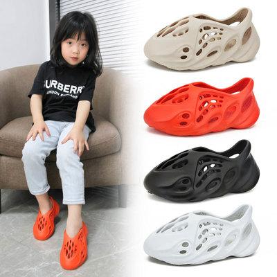 China Foam round runner kids nino sendals yeezy yeezys inspired slides kids baby slipped slipper boy toddler yezzy sandals dropshipping for sale