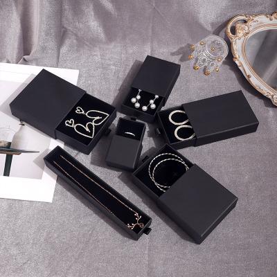 China Custom White Display Tote Bag Earring Bracelet Necklace Velvet Gift Jewelry Box Logo Brand Shipping Boxes Black Environmentally Friendly Packaging Box for sale