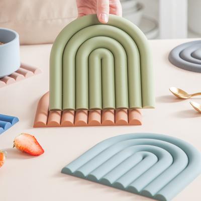 China Mudiland Nordic Viable Unique Heat Resistant Silicone Mat Kitchen Table Top Bowl Mat for sale