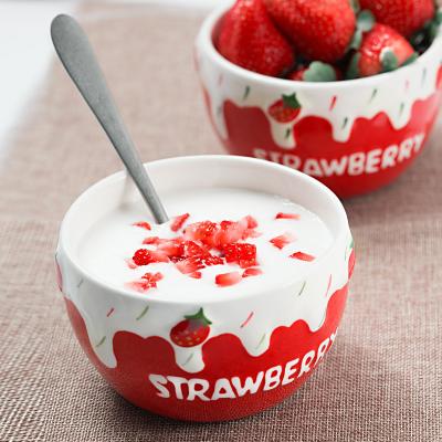 China Sustainable Innovative Home Cutlery Strawberry Breakfast Yogurt Cereal Round Ceramic Salad Bowl Beautiful for sale