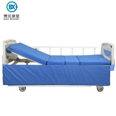 China Hospital Bed 2 Cranks Manual Hospital Care Medical Bed Widen For Boraden Tape Pattern ABS Head Alumi Collaps 6 Post Universal Sponge Wheels for sale