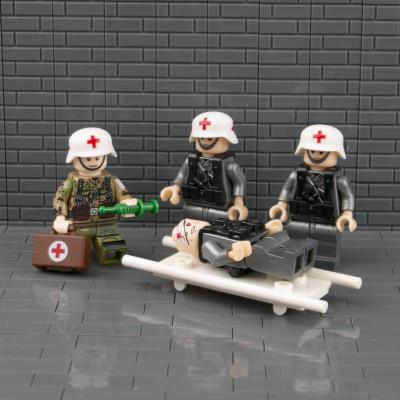 China WW2 military British German soldier mini figure accessories helmet medical suitcase building block for sale