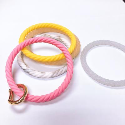 China Eco-friendly Custom Key Ring Key Holder Silicone Hemp Flower Bracelets Wristband Key Chain Keychain for sale