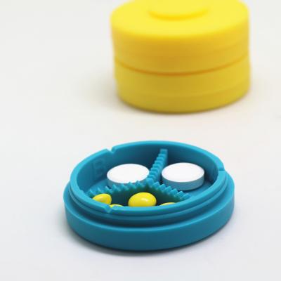 China Weekly Organizer Eco-friendly Silicone Pill Case Medicat Tray Medicine Pill Box for sale