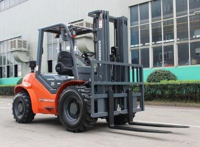 China 2.5 Ton 4 Wheel Drive Rough Terrain Forklift / 4x4 Forklift 42KW for sale