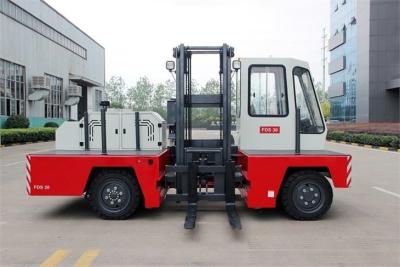 China 3 Ton Diesel Side Lift Fork Truck With Subtler Control Through A New Hydraulic System for sale