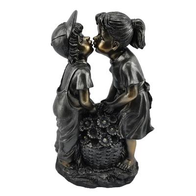 China Outdoor home cute kiss sculptures in Europe children statue decoration boy and girl resin crafts ornaments for sale