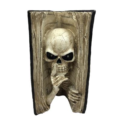 China Europe Handmade Mold Resin Craft Skulls Books Decoration Solar Lights Garden Halloween Statues for sale