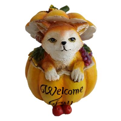 China Holiday Party Animal Harvest Europe Garden Decorator Resin Squirrel Crafts Decorative Squirrel in Pumpkin and Fruit Figurine for sale