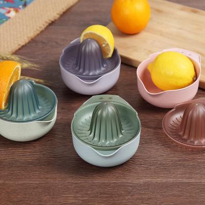 China Baby Wheat Straw Citrus Fruit Squeezer Free Viable Plastic Orange Lemon BPA Manual Juicer for sale