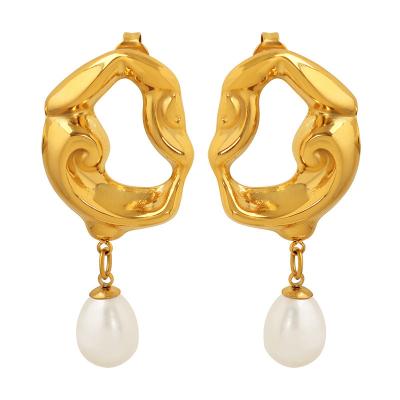 China Trendy Luxury Gold Lava Surface Earrings Freshwater Pearl Irregular 2023 New Trendy Women Dangle Earrings Ladies Pearl Earring for sale