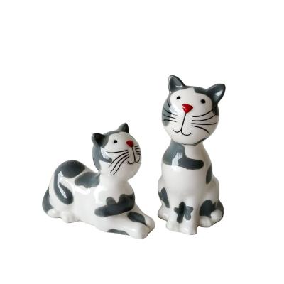 China Sustainable Custom Design Cat Shape Ceramic Novelty Personalized Salt And Pepper Shaker For Home Restaurant for sale