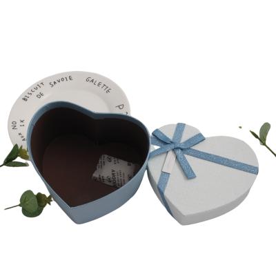 China Fashionable Love Heart Christmas Ribbon Eco Gift Wrapping Hollow Chocolate Paper Candy Sweet Wedding Box For Wedding Favors for sale