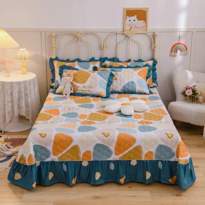 China Modern Style Cotton Comforter Home Light Comforter Cover And Pillowcase And Luxurious Bedspread Set for sale