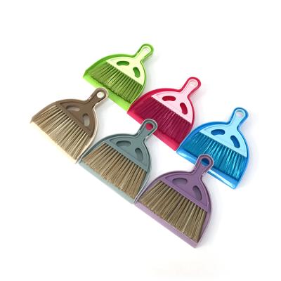 China JS-8949 Field Cleaning Brush Dustpan Broom Set Home Office Keyboard Sweep Garbage Cleaning Dustpan Home Sweeper for sale