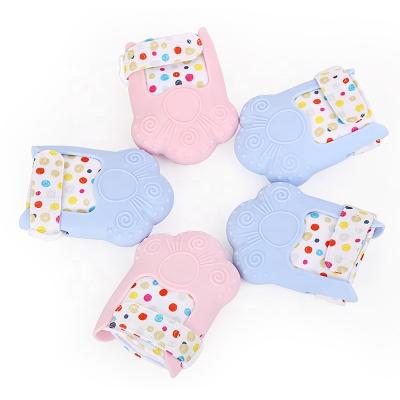 China Reborn Baby Food Grade Silicone Rubber Safe Chew Infant Soft Teether Style Mitt For Baby for sale