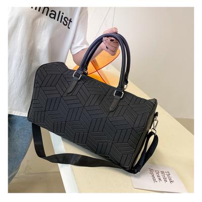 China Fashionable Plaid And Wear-resisting Eco-friendly Large Capacity Folding Ladies Duffel Bag To Travel for sale