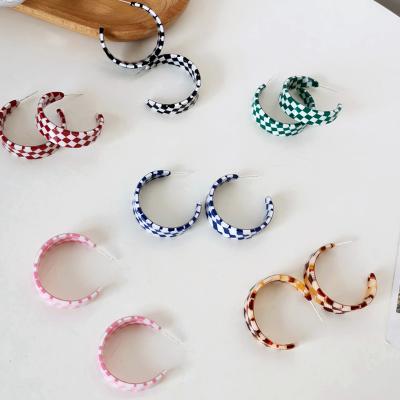 China Fashion Hong Kong Vintage Jewelry Wholesale Fashion C Shaped Earrings Contrast Simple Color Plaid Resin Vintage Style for sale