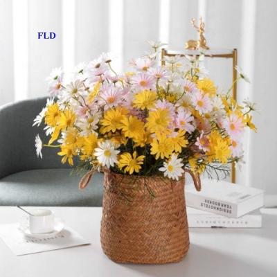 China Europe Fuleide Holland Chrysanthemum Decorative Floral Artificial Flowers 5 Heads Daisy Artificial Flowers Small for sale