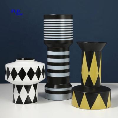 China Europe dropshipping the Fuleide style ceramic vase to home decor Italian minimalist black and white ceramic flower vase geometry for sale