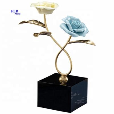 China Europe dropshipping Fuleide decorative brass hardware fancy blue rose crafts gift home decor table display metal crafts for sale