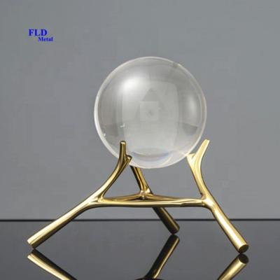 China Europe dropshipping Fuleide gold metal crafts Nordic crystal ornaments creative home decor display table luxury crystal crafts for sale