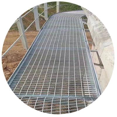 China Metal Grill Stainless Steel Traditional Serrated Steel Drain Grating Grill Grates Galvanized Serrated Bar Grate for sale