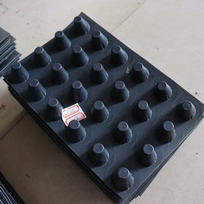 China Dimple Strip Sheet HDPE Roof Board Drain Board Traditional Green Lightweight Building Construction Materials Plastic Drain Panel for sale