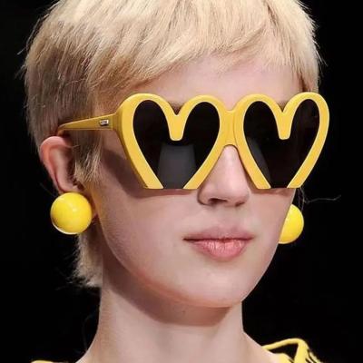 China Fashion Sunglasses 2023 New Fashion Party Eyewear Peach Heart Sun Glass Cute Women Love Trend Personality Sun Glasses for sale