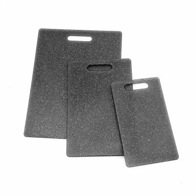 China Viable wholesale can be hung rectangle non-slip kitchen plastic cutting board set with handle for sale